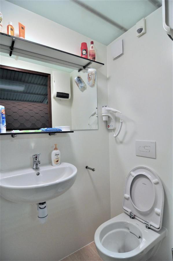 Gypsy Waggon - A Villa On Wheels อัมสเตอร์ดัม ภายนอก รูปภาพ